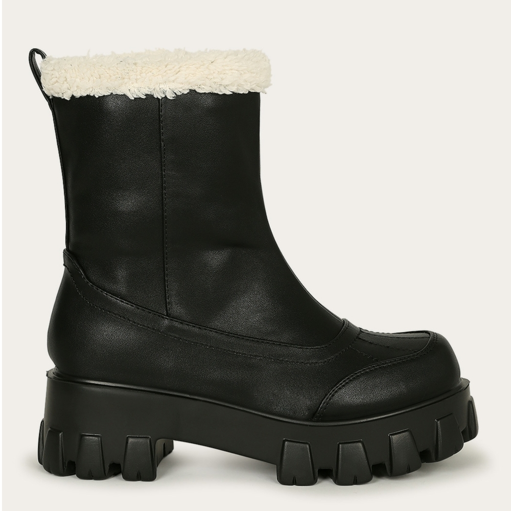 𝙁𝙐𝙇𝙇𝙔 𝙍𝙀𝙎𝙏𝙊𝘾𝙆𝙀𝘿🖤Fur Lined Round Toe Lugged Boot